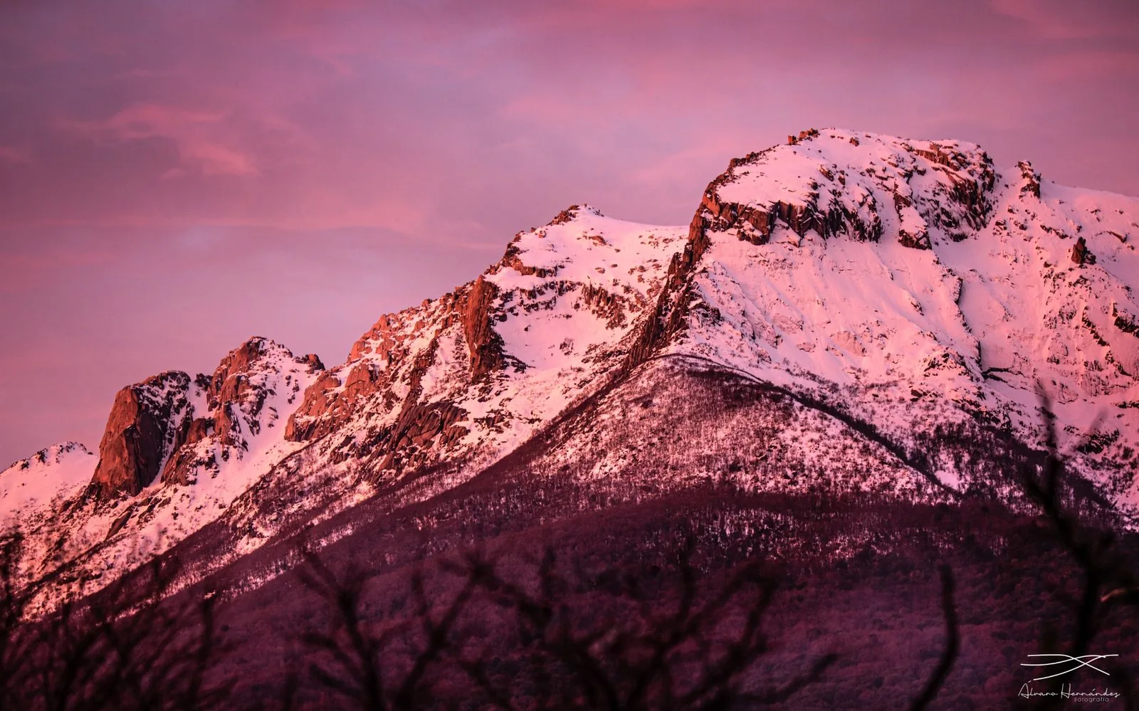 Cerro Malalcura nevado al atardecer